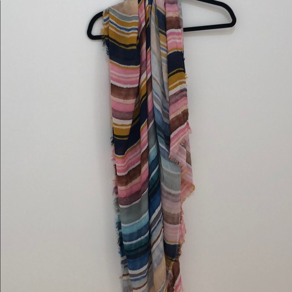 Beautiful lightweight scarf!